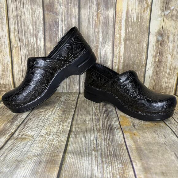 Dansko Embossed Black Leather Flats - Picture 1 of 9